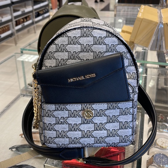 MICHAEL KORS
Maisie Extra-Small Logo 2-in-1 Backpack
Black 
NWT - Picture 6 of 16